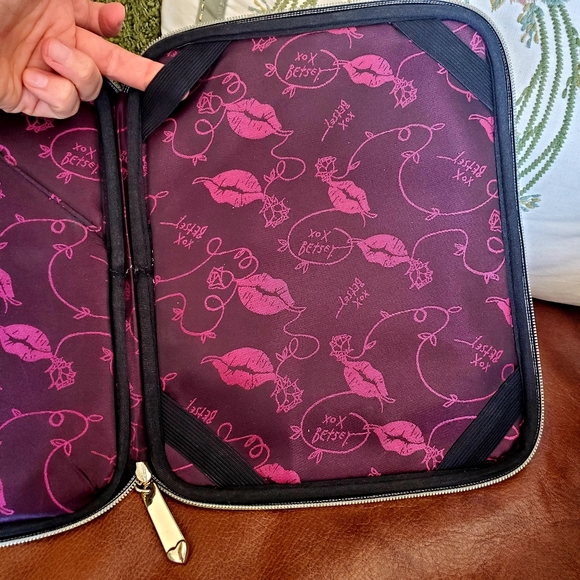 Betsey Johnson Rainbow Glitter Black Zip-Up iPad Case - Picture 8 of 8